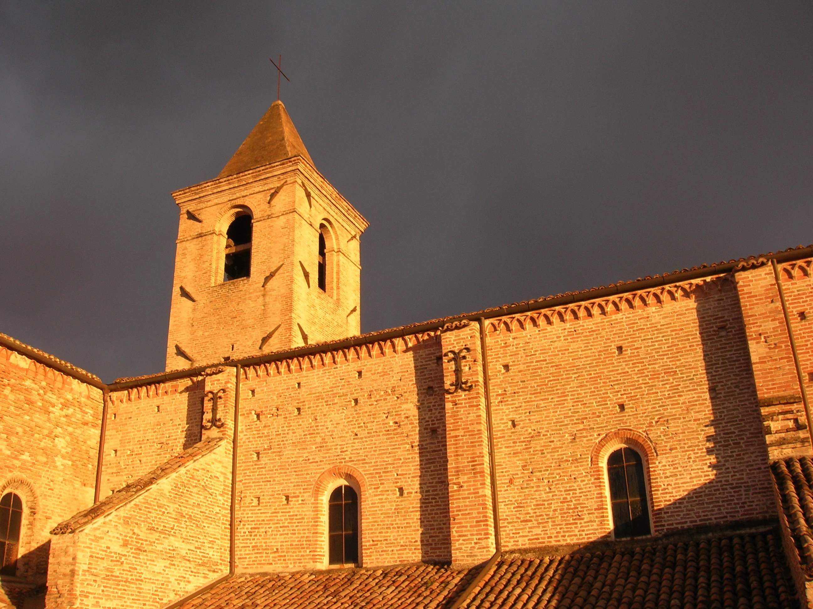 Abazia di Chiaravalle (lato nord e campanile)